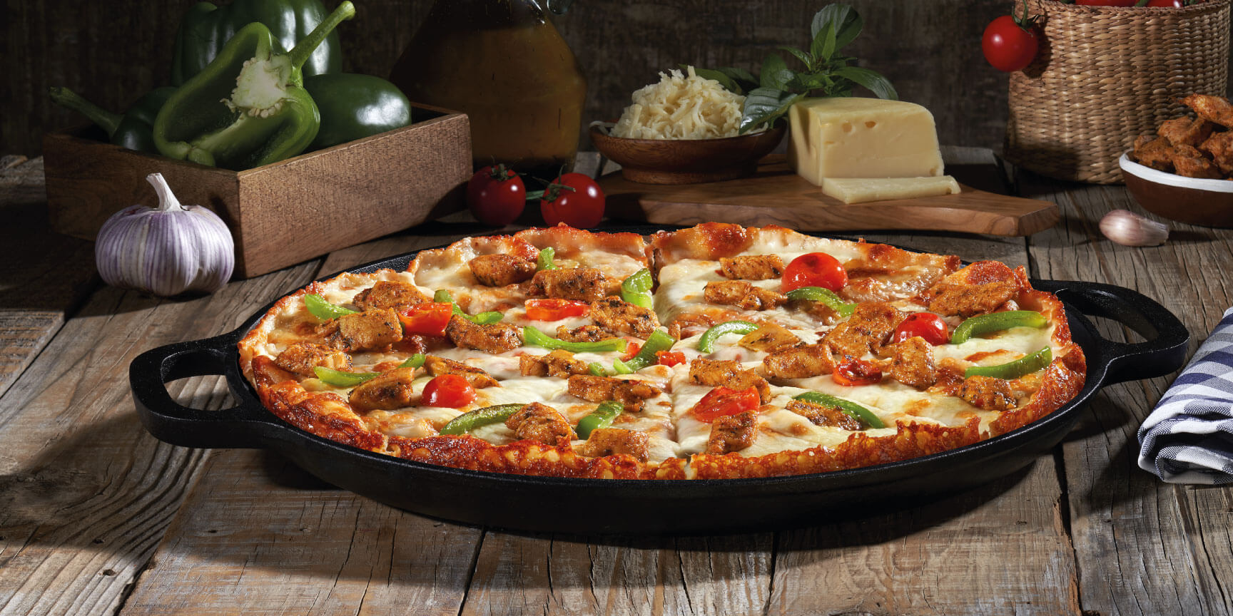 Pizza con pollo pimiento verde y masa artesanal | Italianni's